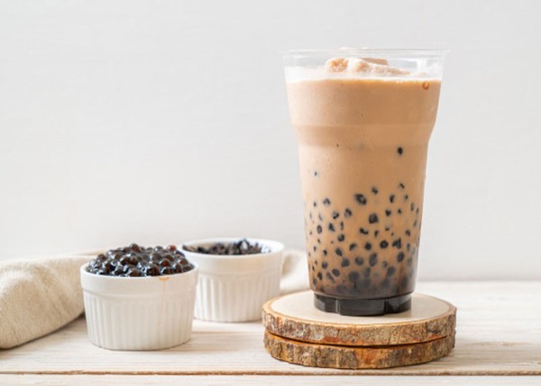 Cách uống trà sữa mà không lo nổi mụn