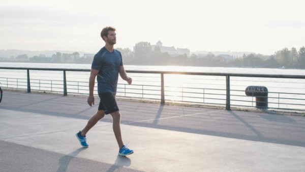 Đi bộ 30 phút giảm bao nhiêu calo?