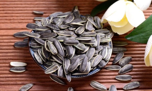 Ăn hạt hướng dương có bị đau đầu không?