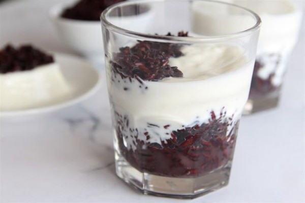 Sữa chua nếp cẩm là gì?