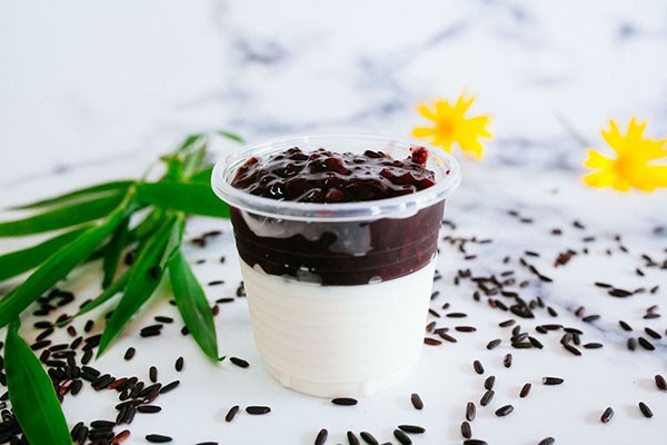 Sữa chua nếp cẩm bao nhiêu calo? Giá trị dinh dưỡng của sữa chua nếp cẩm