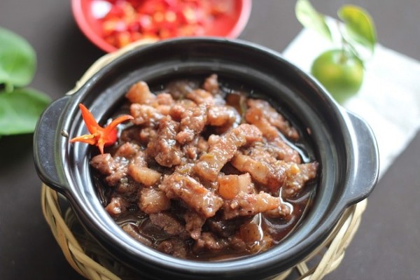 Thịt kho tiêu bao nhiêu calo?