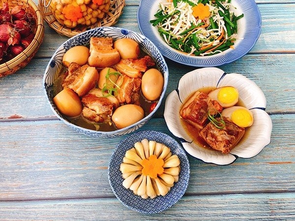 Ăn thịt kho trứng vào buổi sáng hoặc trưa